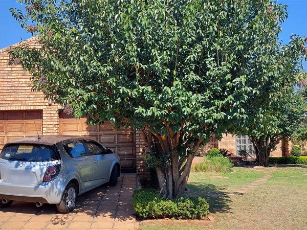4 Bed House in Spruit View