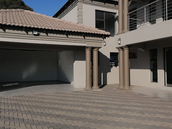 5 Bedroom House 5 Bedroom House