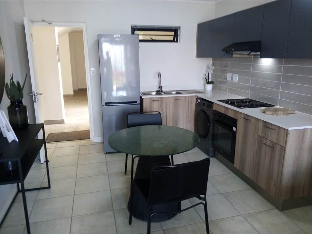 1 Bed Apartment in Gordons Bay Central photo number 4