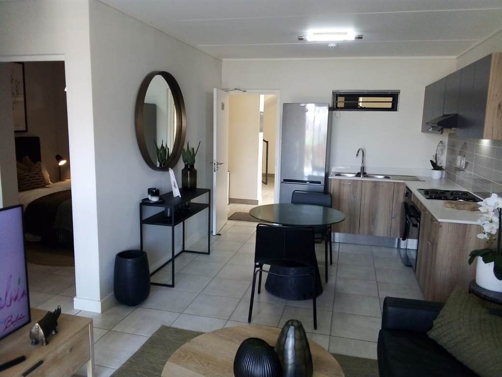 1 Bed Apartment in Gordons Bay Central photo number 6