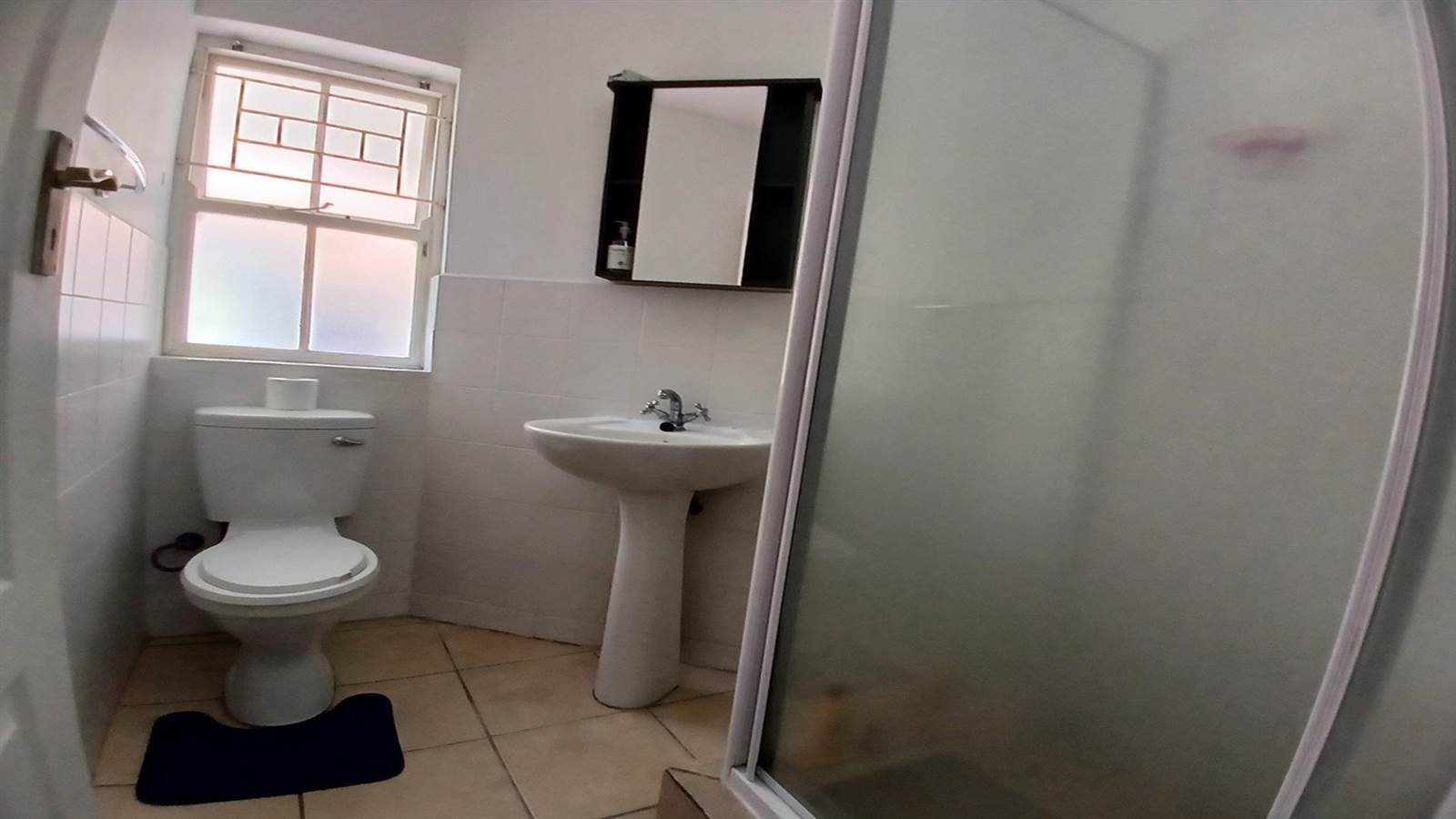 2 Bed Apartment in Knysna Central photo number 11