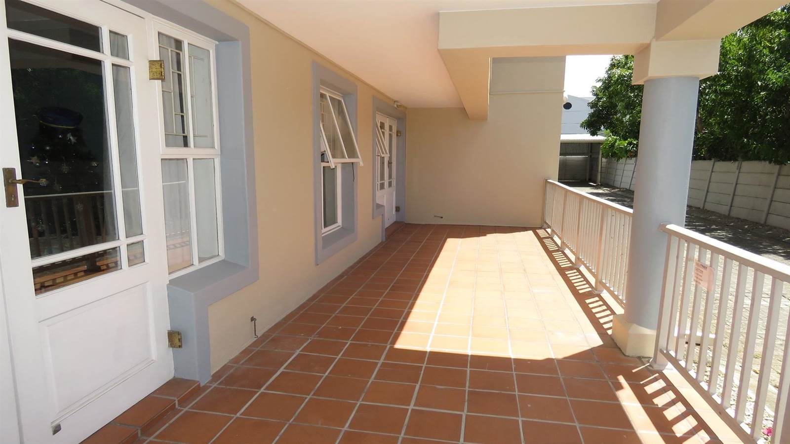2 Bed Apartment in Knysna Central photo number 18
