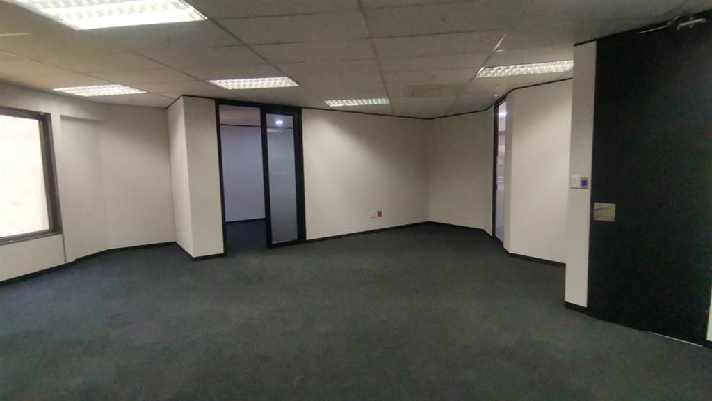 125  m² Commercial space in Parktown photo number 10