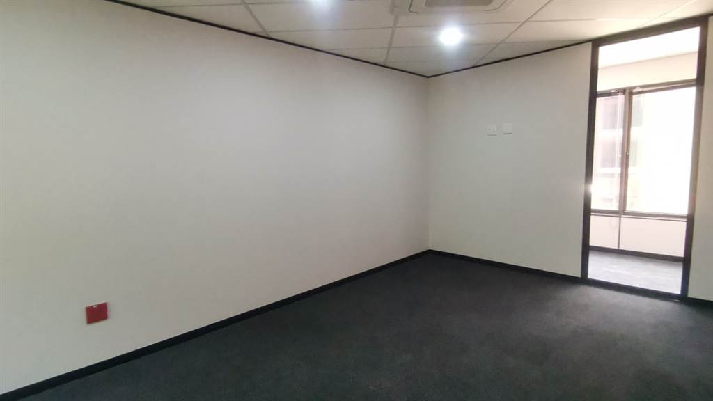 125  m² Commercial space in Parktown photo number 13