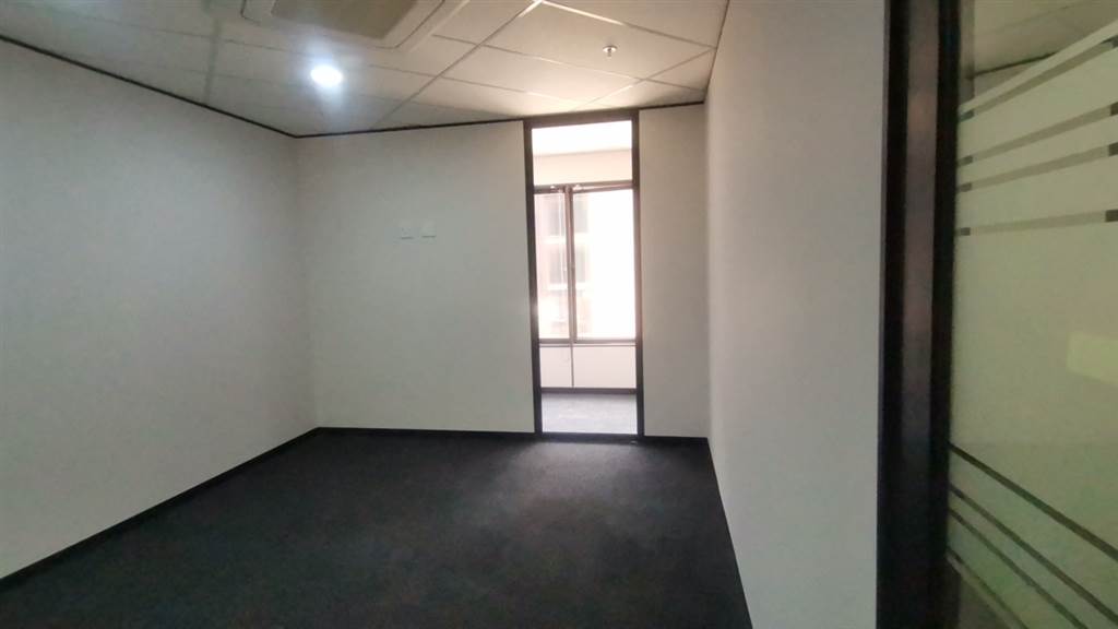 125  m² Commercial space in Parktown photo number 14