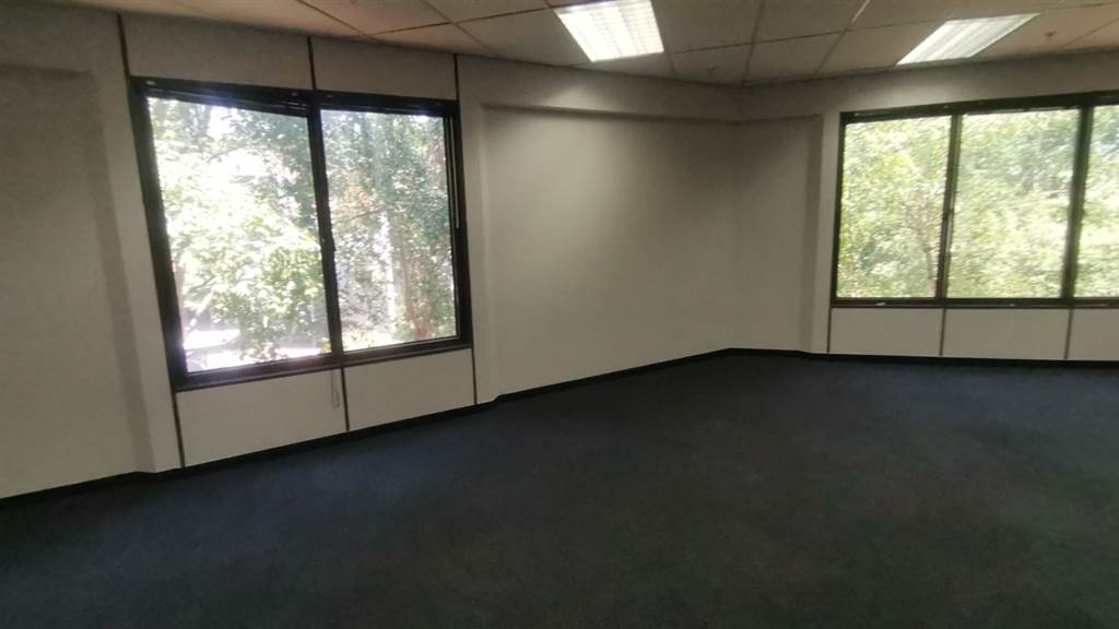 125  m² Commercial space in Parktown photo number 8
