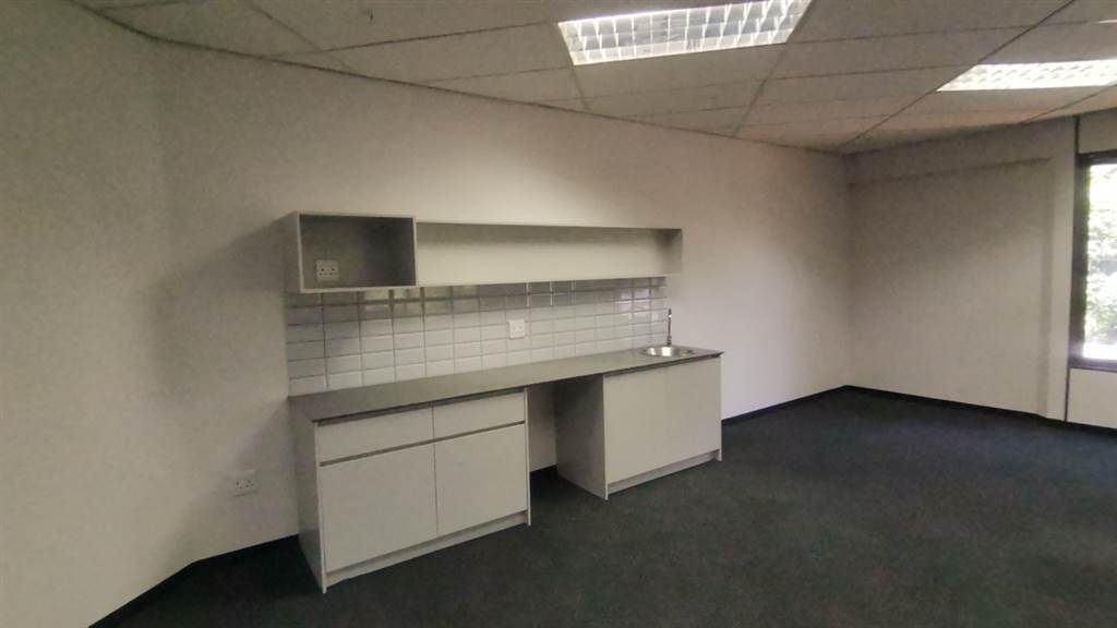 125  m² Commercial space in Parktown photo number 5