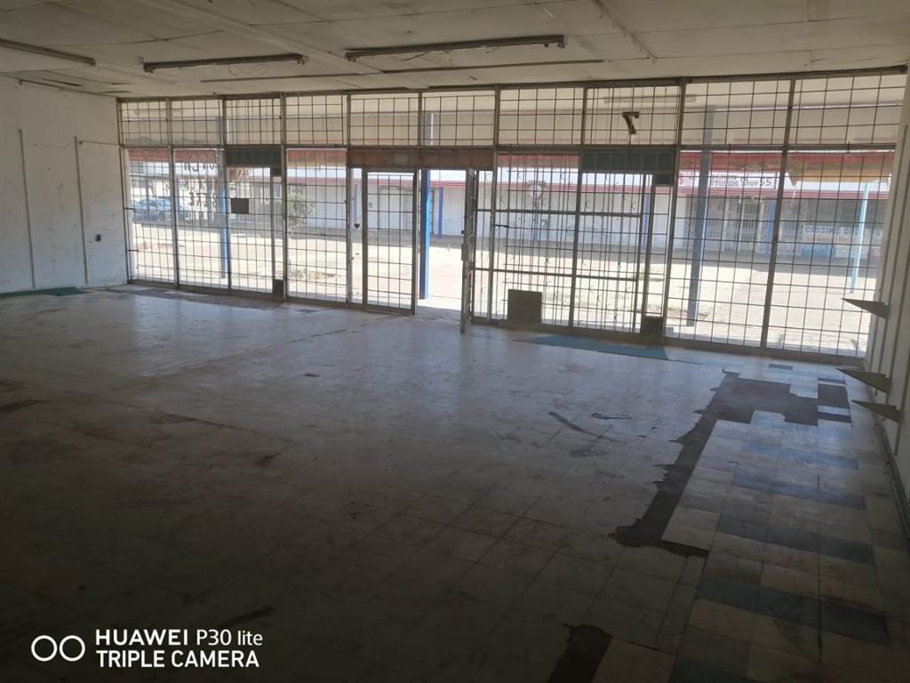 205  m² Commercial space in Potchefstroom Central photo number 2