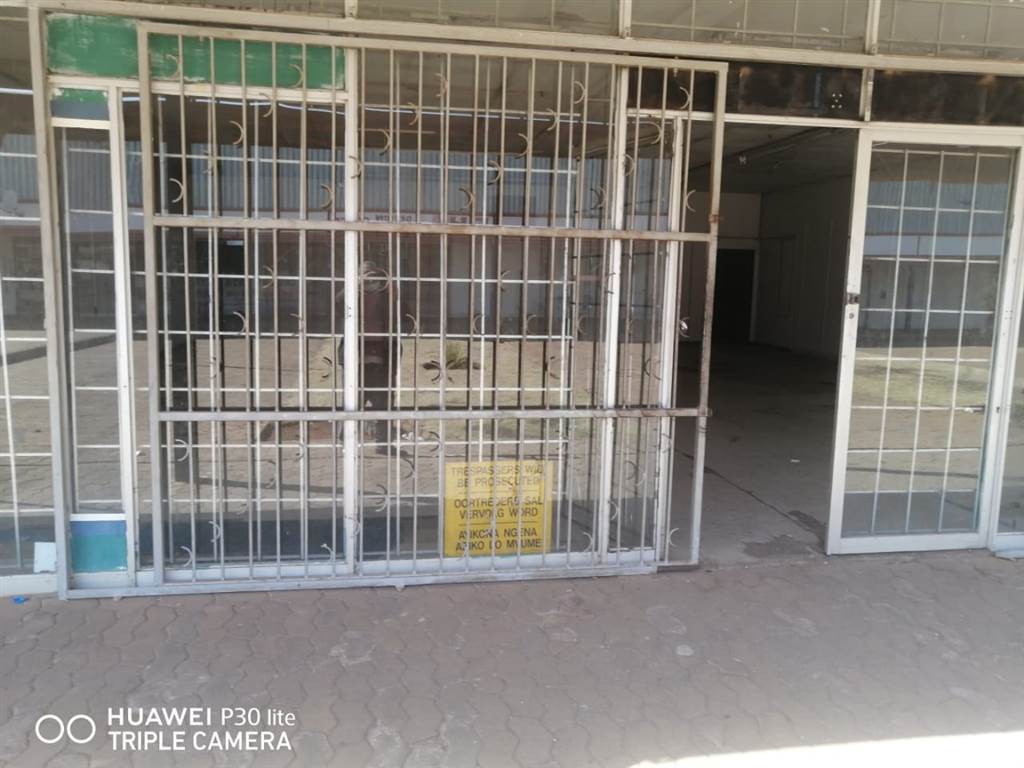 205  m² Commercial space in Potchefstroom Central photo number 3