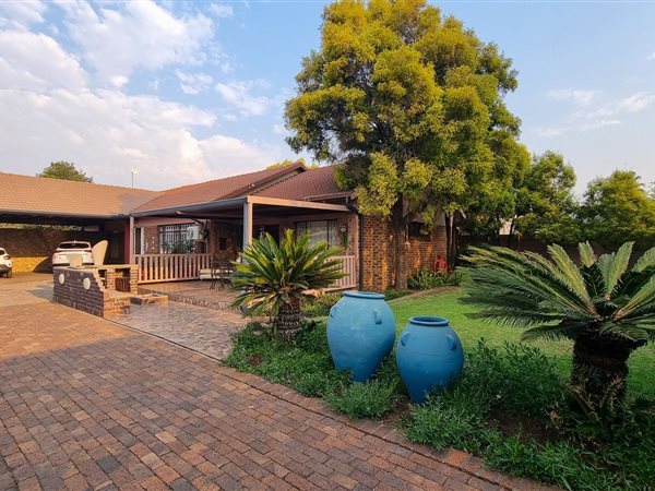 4 Bedroom House 4 Bedroom House