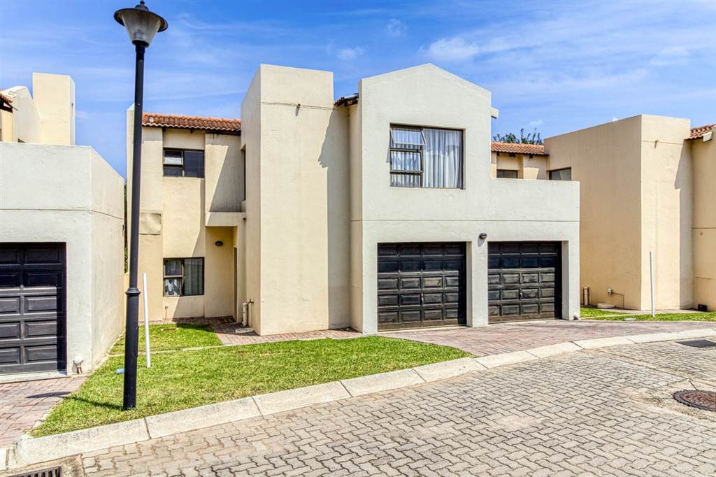 3 Bed House in Fourways photo number 28