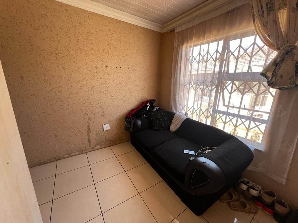 2 Bed House in Mohlakeng photo number 15