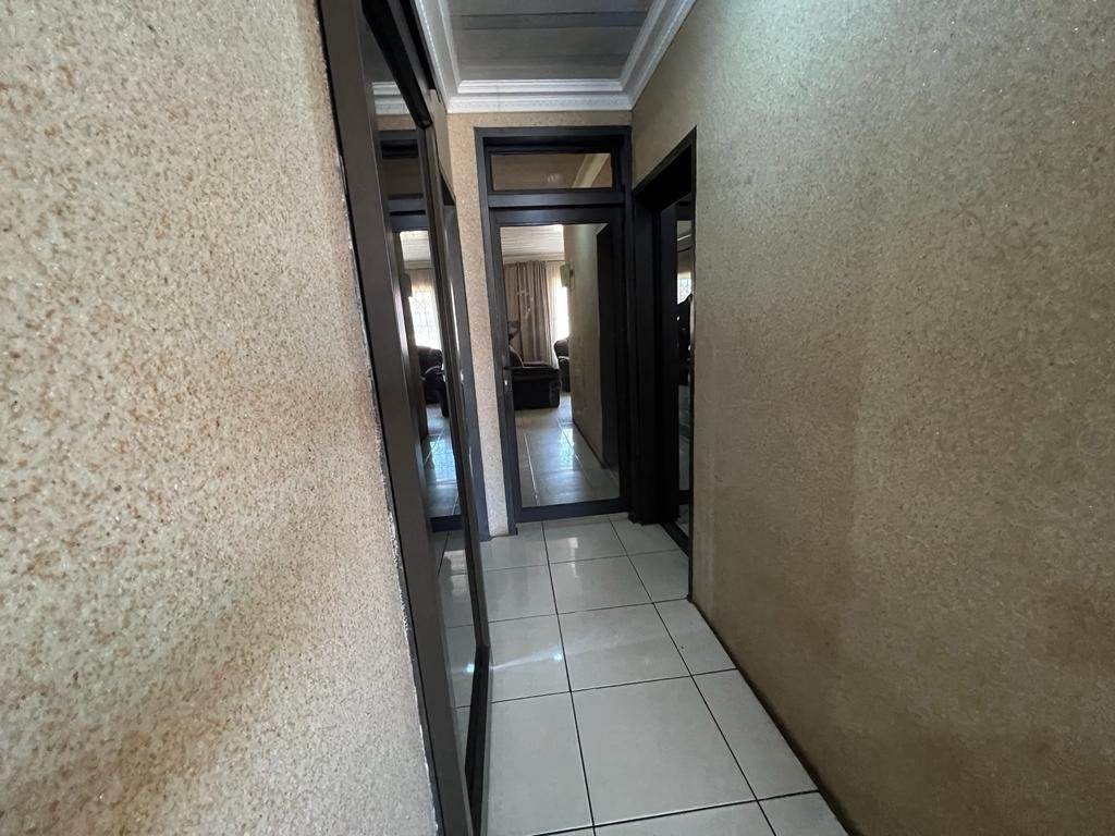 2 Bed House in Mohlakeng photo number 11
