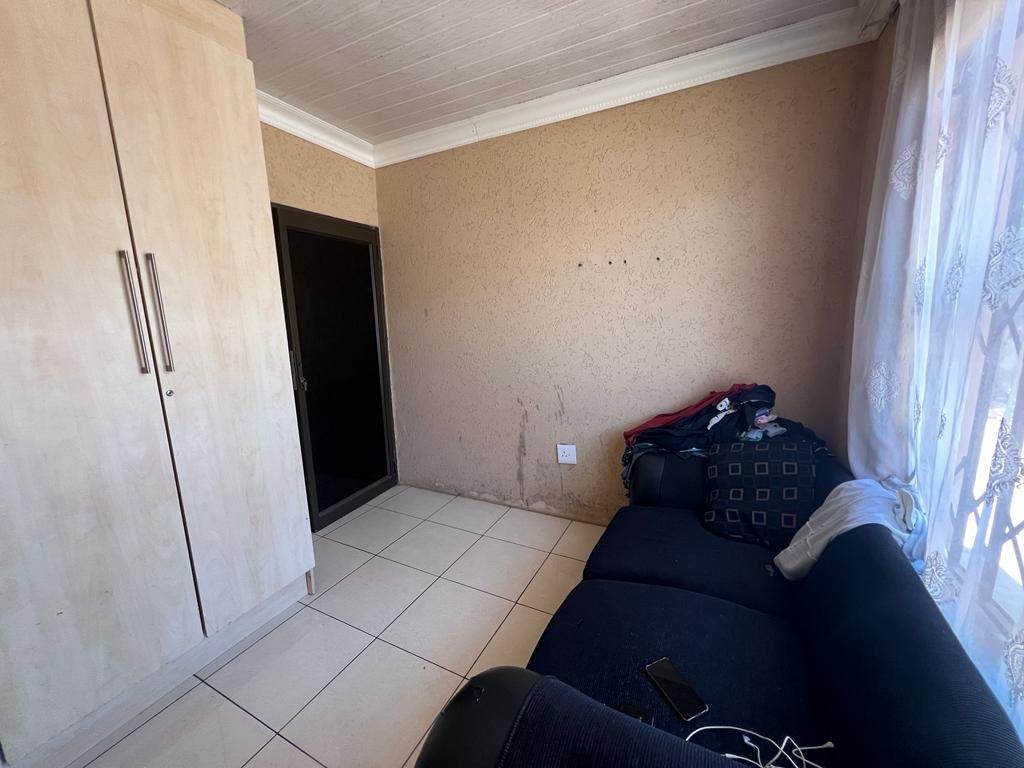 2 Bed House in Mohlakeng photo number 18