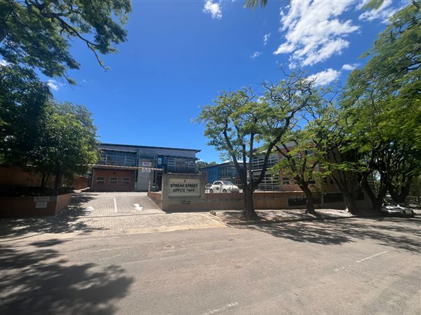 200 m² Office Space 200 m² Office Space