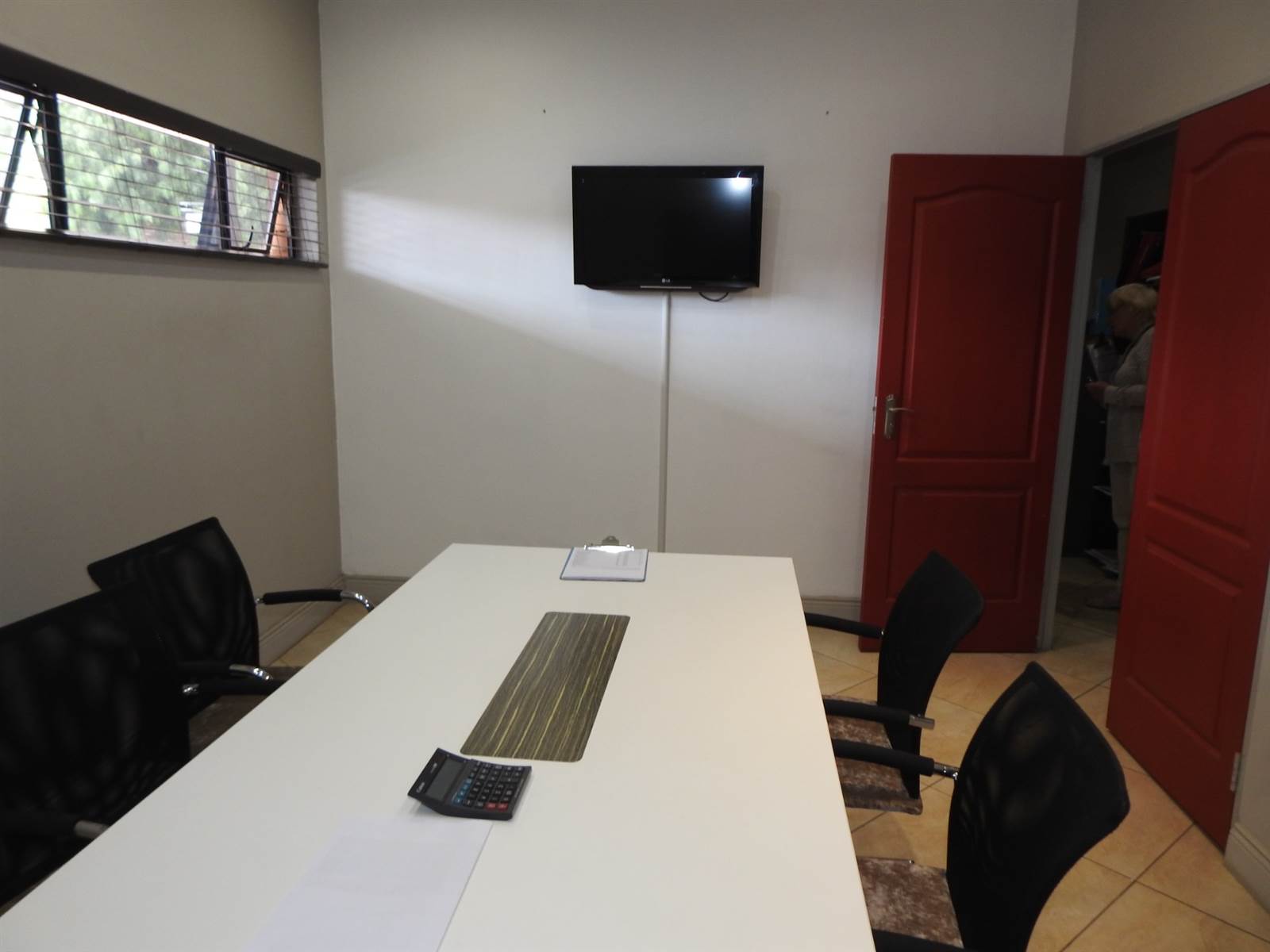 89  m² Office Space in Die Hoewes photo number 9