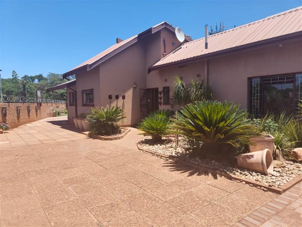 5 Bed House in Kathu