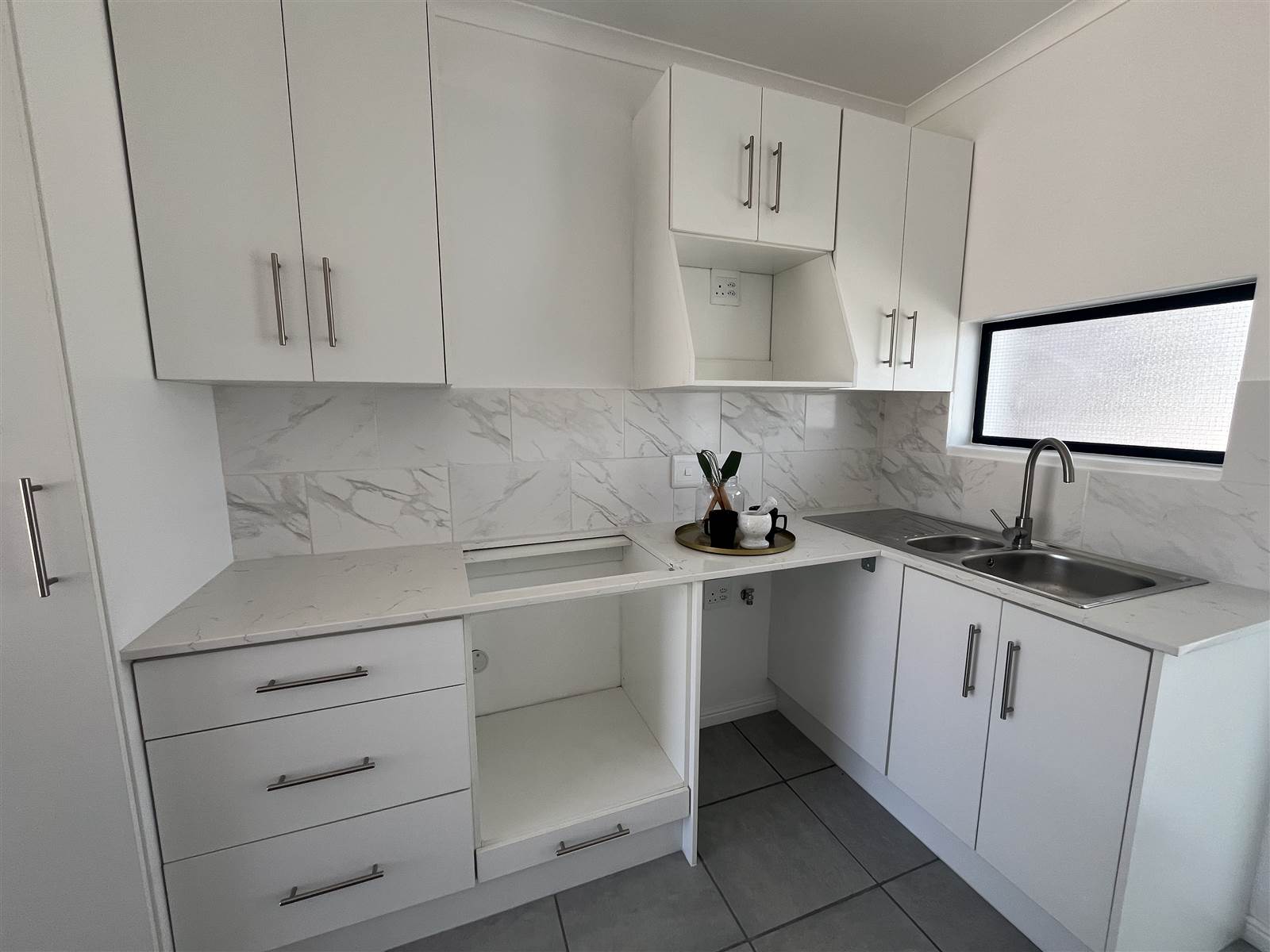 2 Bed Apartment in Westcliff photo number 9