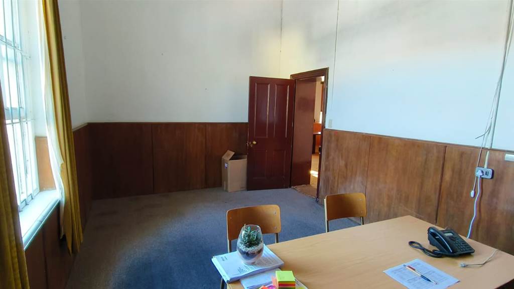 280  m² Commercial space in Ladismith photo number 11
