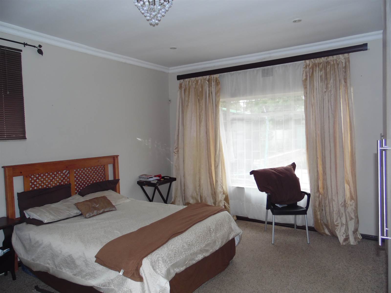 3 Bed House in Jim Fouche Park photo number 10