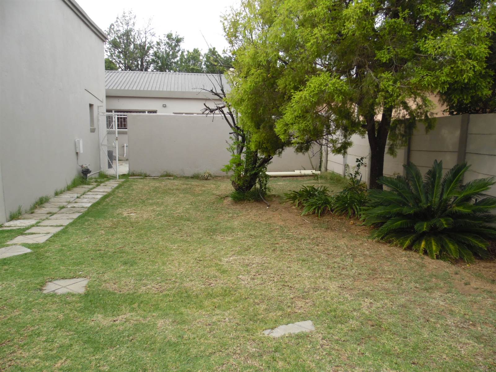 3 Bed House in Jim Fouche Park photo number 26