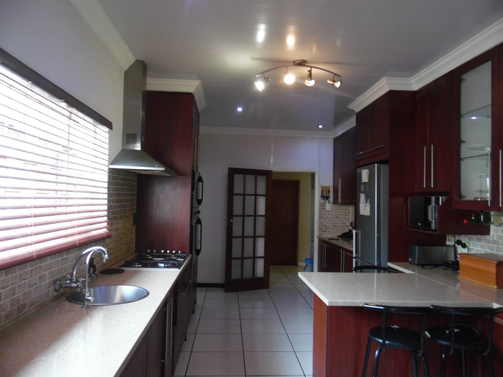 3 Bed House in Jim Fouche Park photo number 3