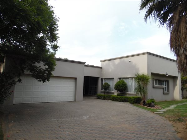 3 Bed House in Jim Fouche Park