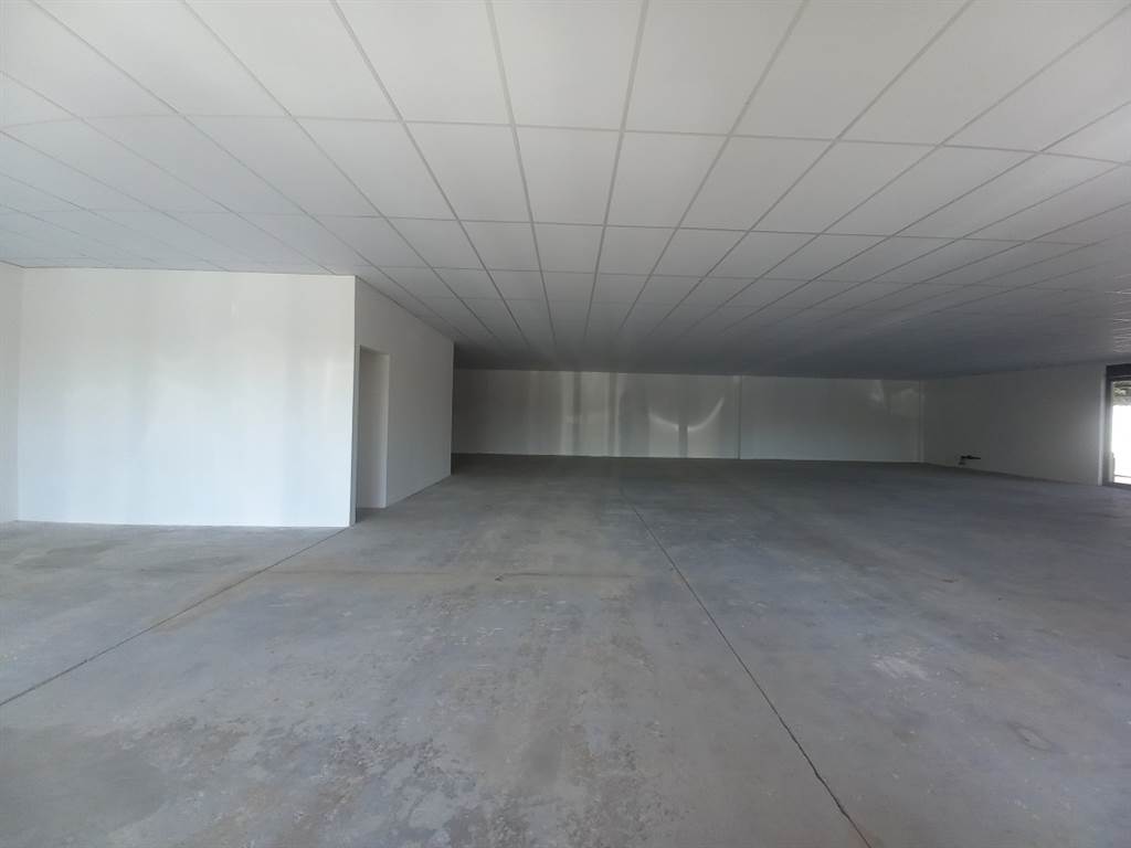 300  m² Retail Space in Mooikloof Equestrian Estate photo number 4