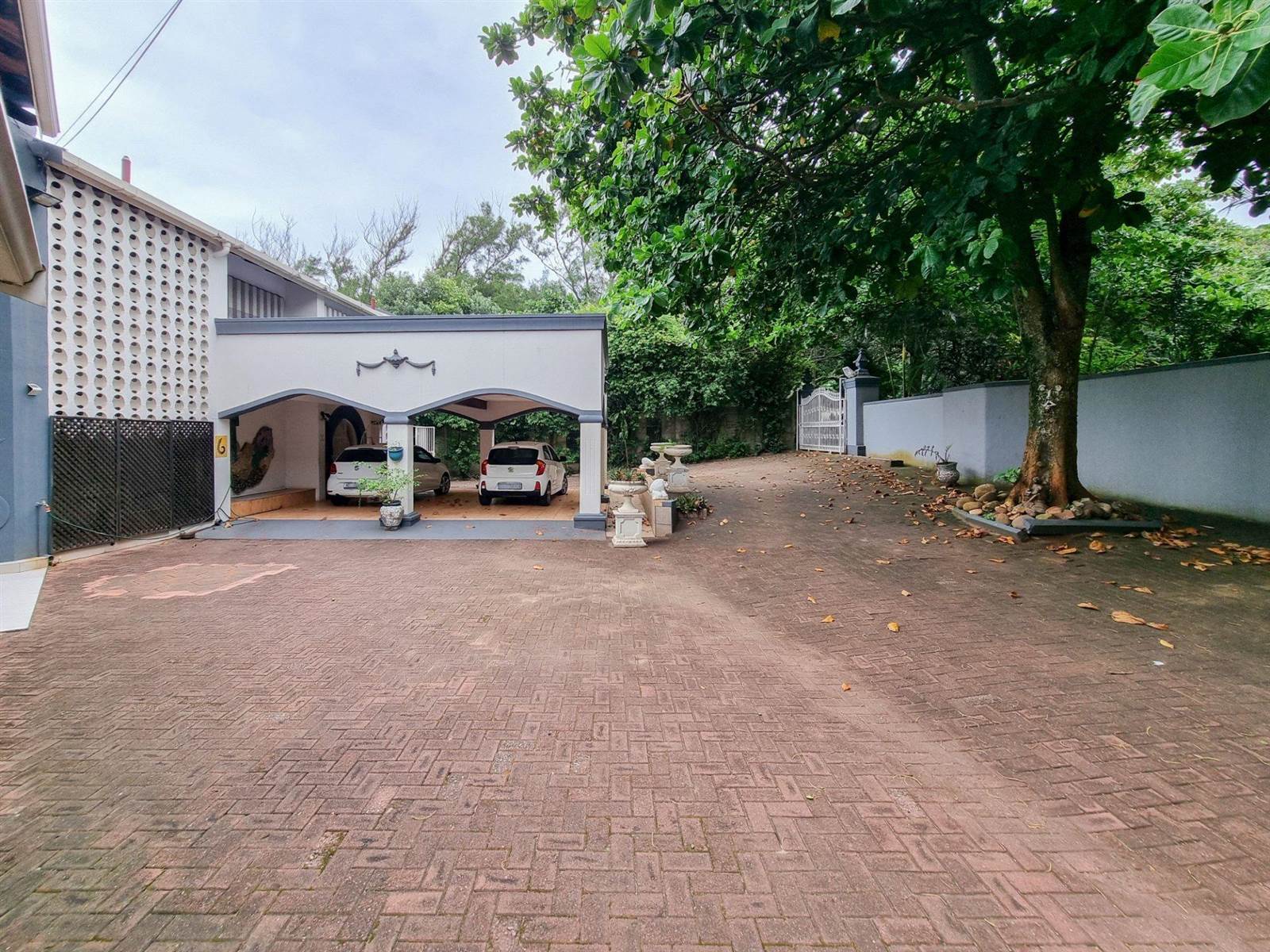 6 Bed House in Umhlanga Rocks photo number 6