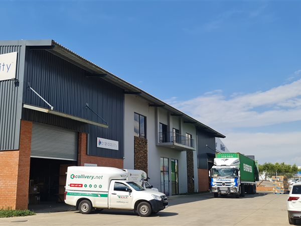 689  m² Industrial space in Roodepoort Central