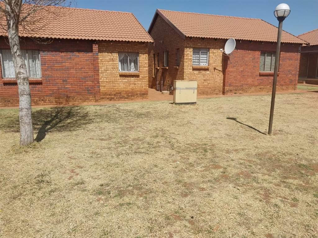 3 Bed Townhouse in Protea Glen photo number 18
