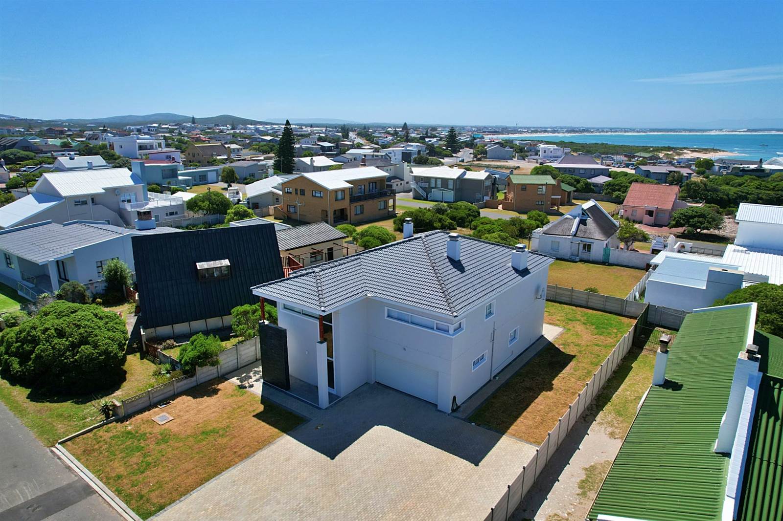 4 Bed House in Struisbaai photo number 9