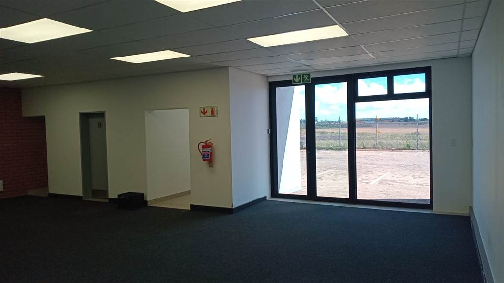 1315  m² Industrial space in Olifantsfontein photo number 3