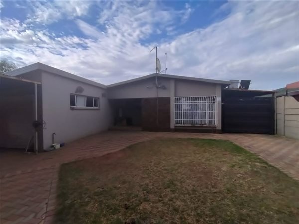 4 Bed House in Randlespark