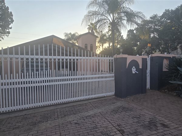 4 Bedroom House 4 Bedroom House