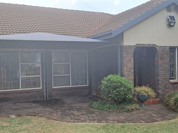 5 Bed House in Middelburg South
