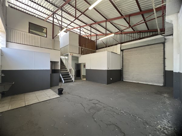 151  m² Industrial space