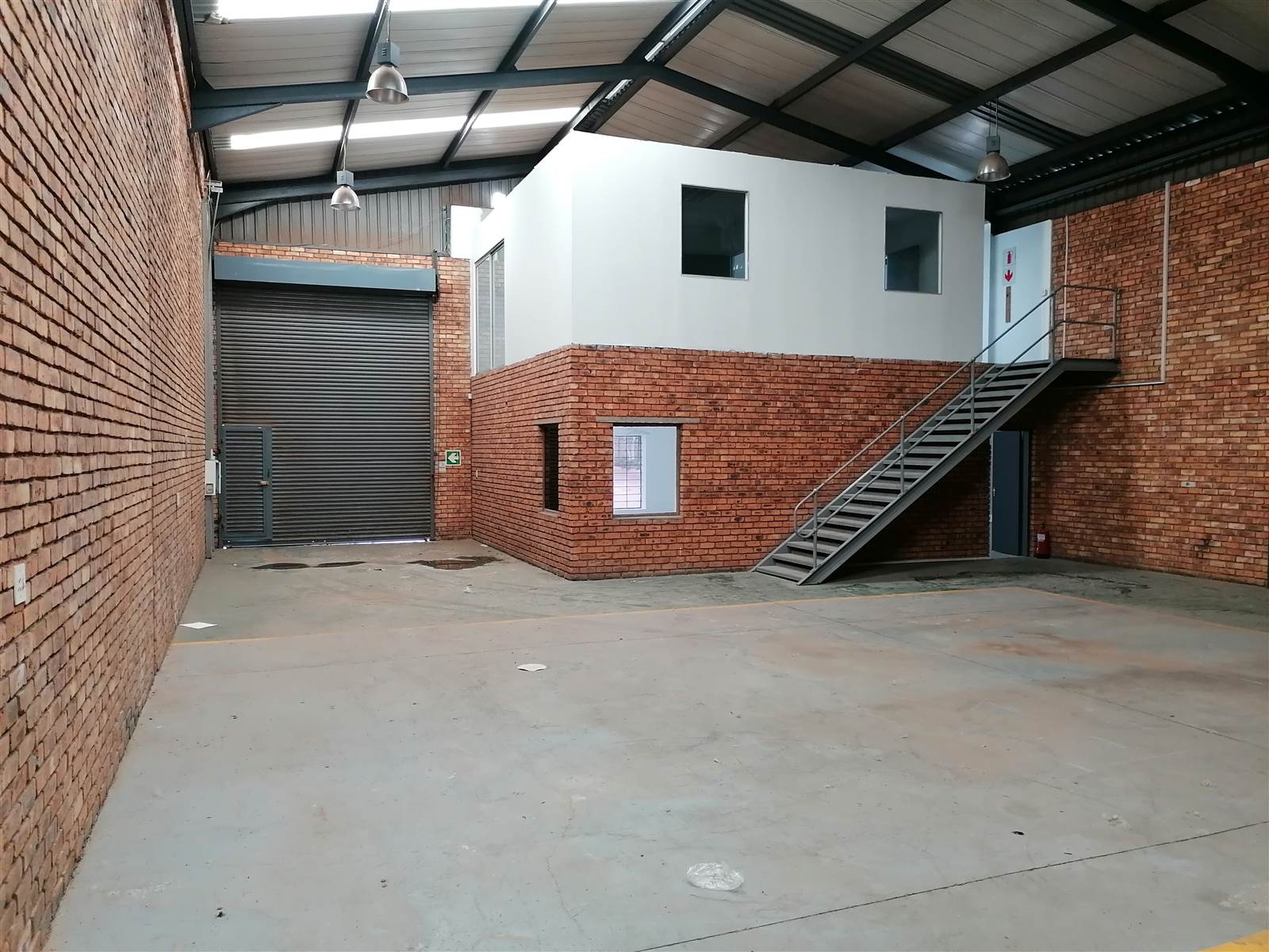 303  m² Industrial space in Bartlett photo number 3