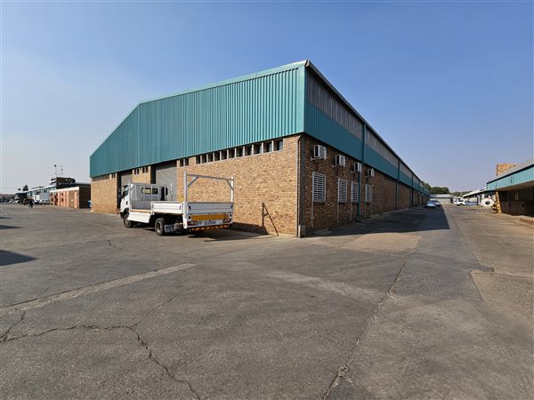 1 240  m² Industrial space