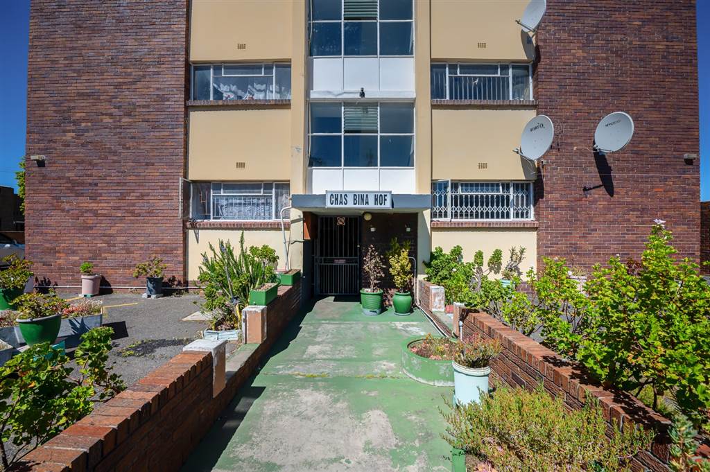 1 Bed Apartment in Parow Central photo number 3