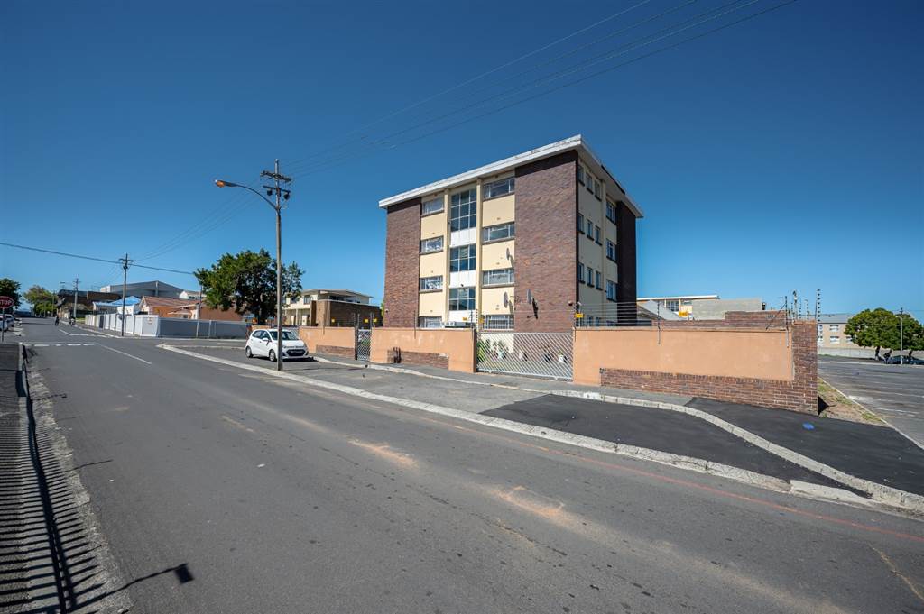 1 Bed Apartment in Parow Central photo number 23