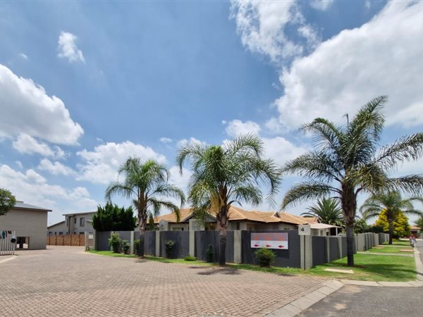 2300  m² Commercial space in Highveld Park