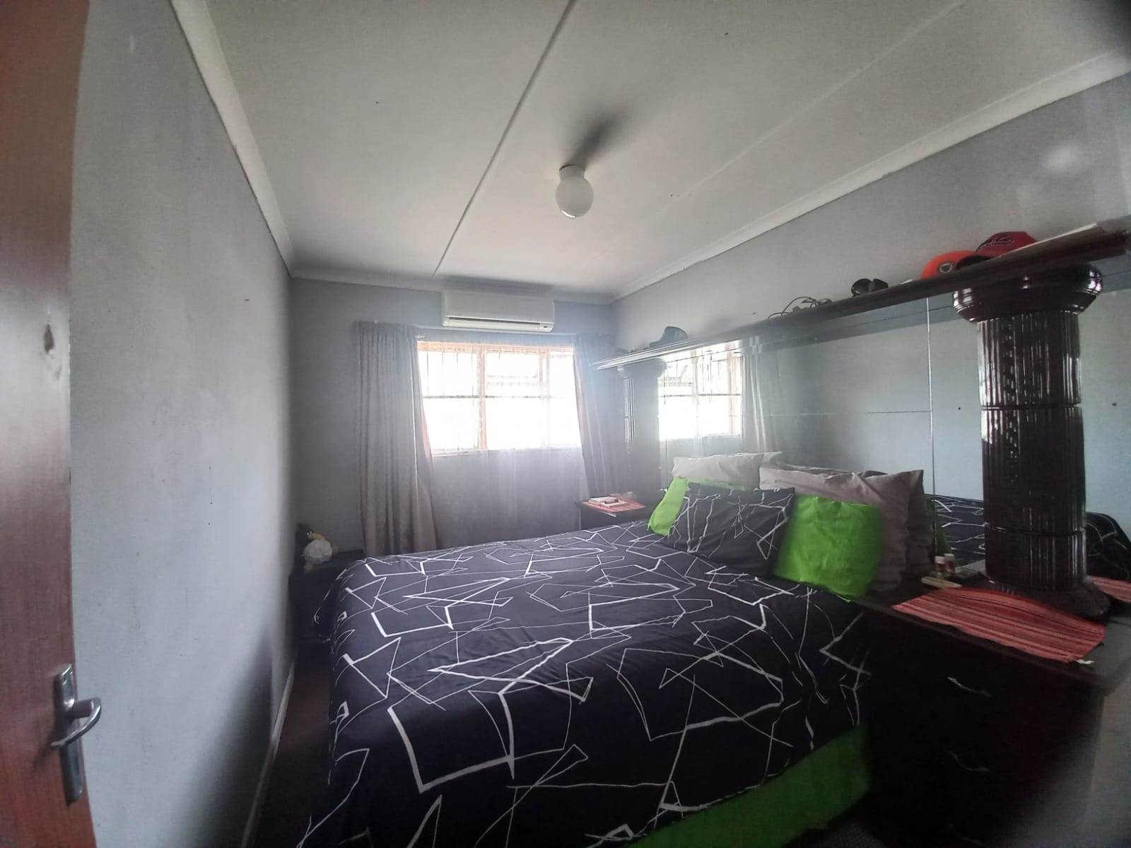 3 Bed House in Beaufort West photo number 12