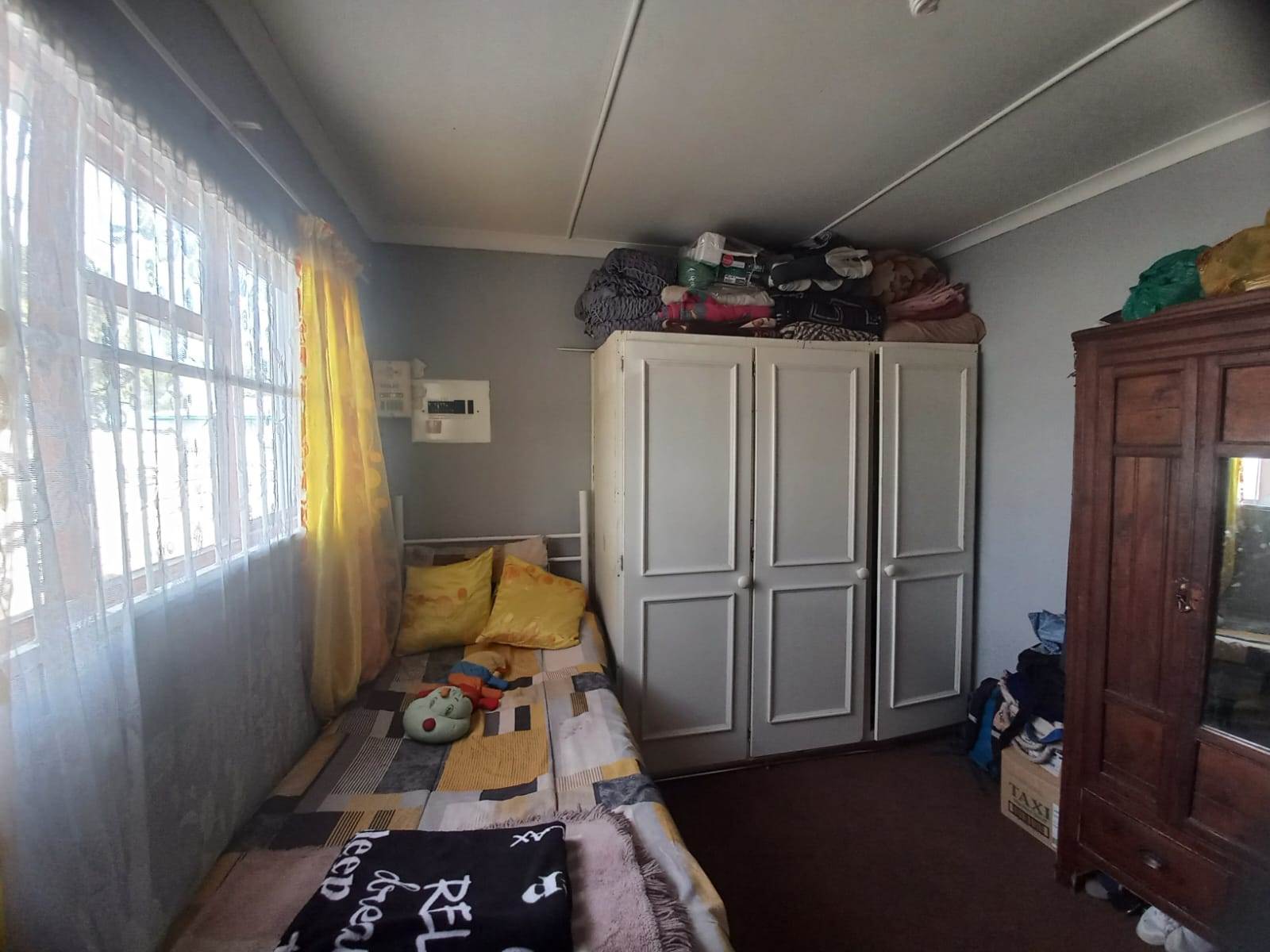 3 Bed House in Beaufort West photo number 13