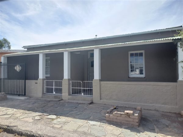 3 Bed House in Beaufort West