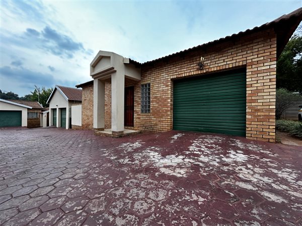 3 Bed Townhouse in Meyerspark
