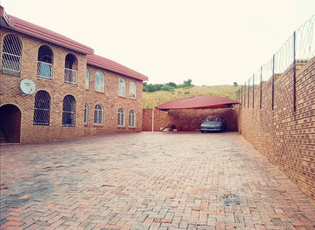 12 Bed House in Laudium photo number 17