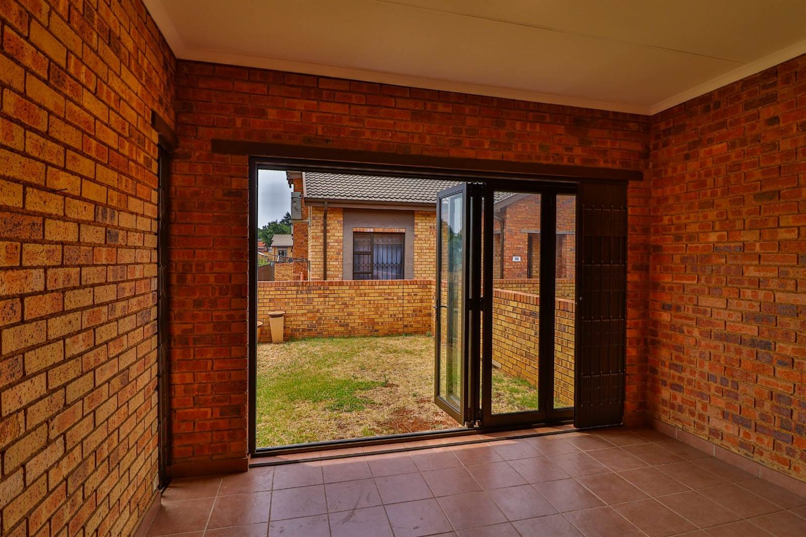 2 Bed Townhouse in Bergbron photo number 9