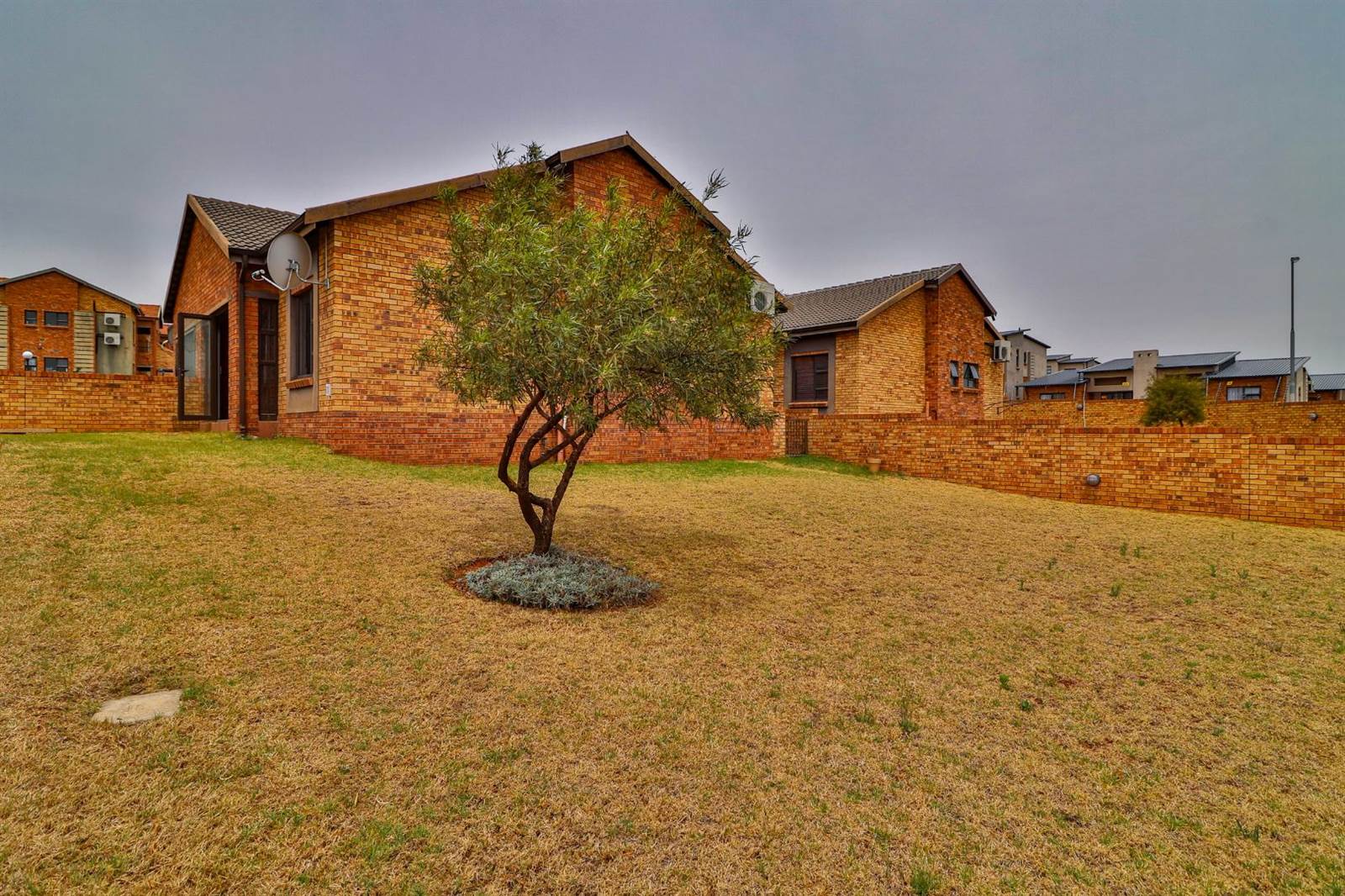 2 Bed Townhouse in Bergbron photo number 7