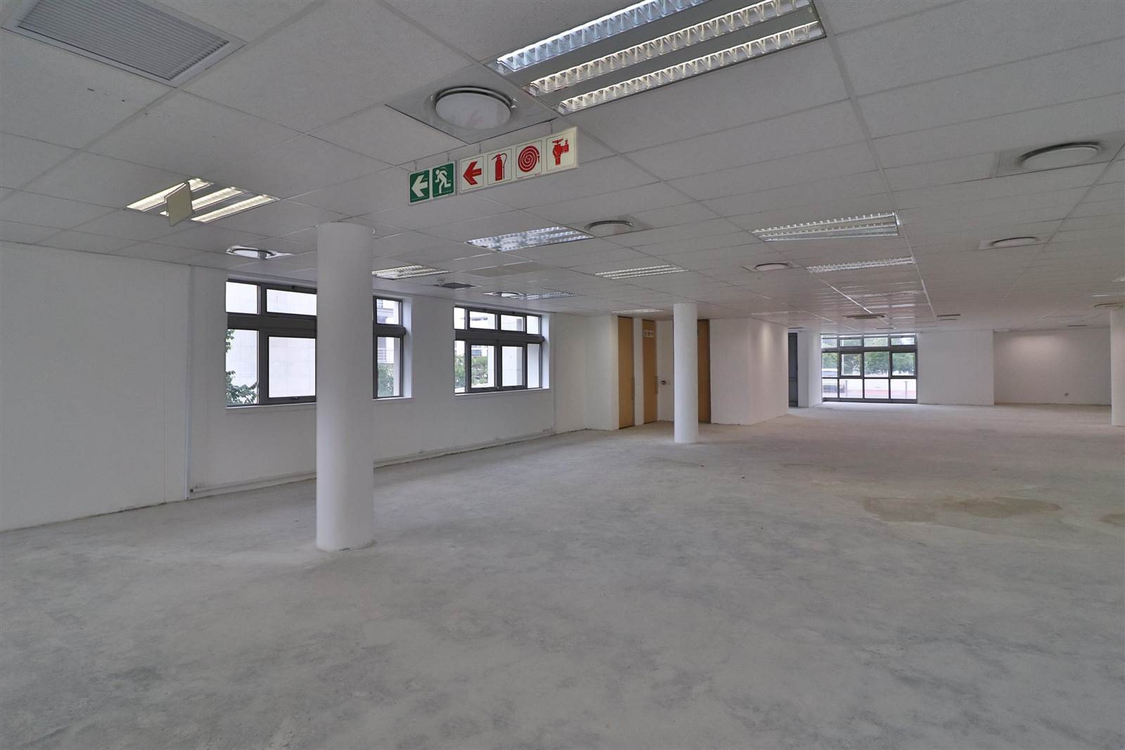 537  m² Commercial space in Waterfall Estate photo number 9